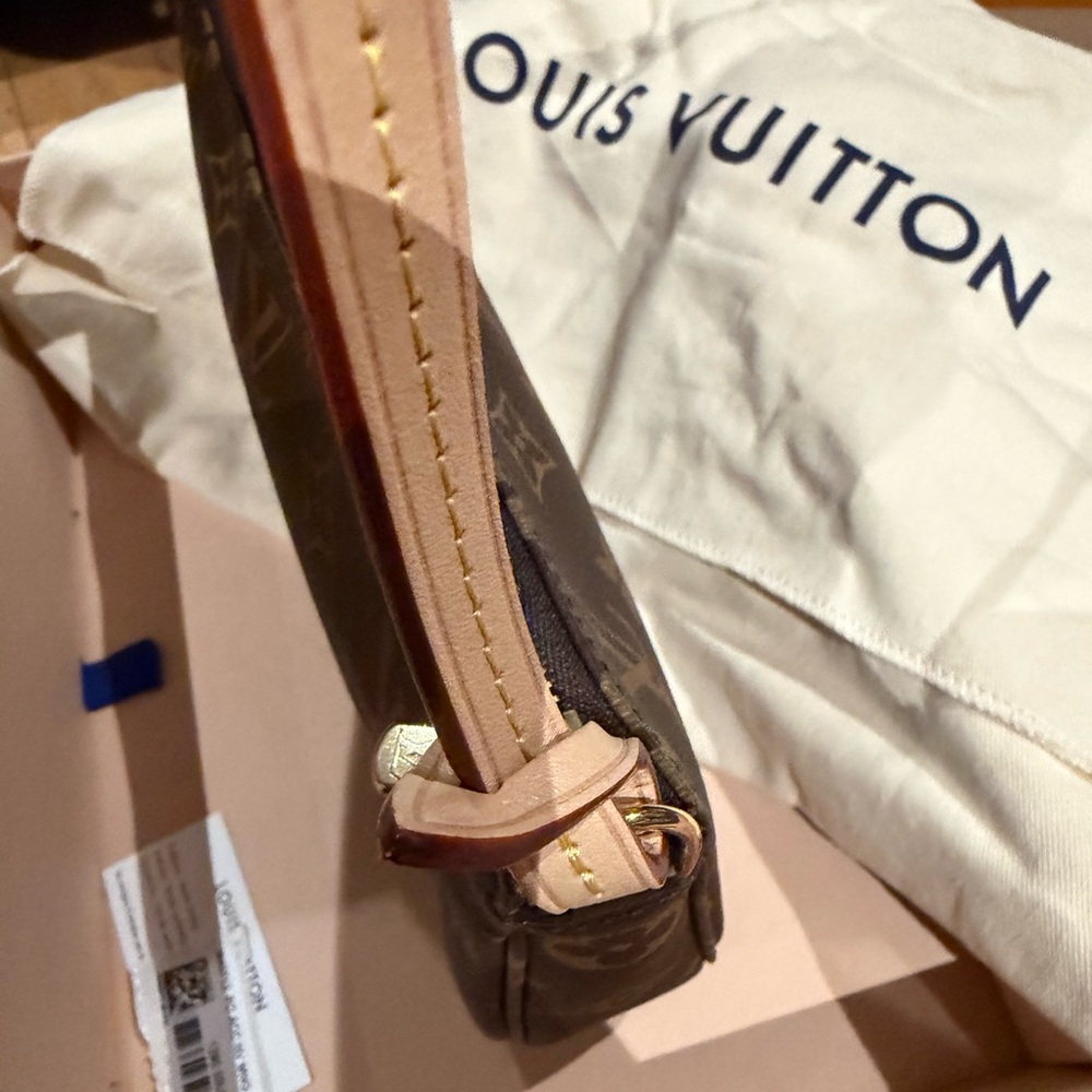 Louis Vuitton Monogram pochette - Picture 5 of 11